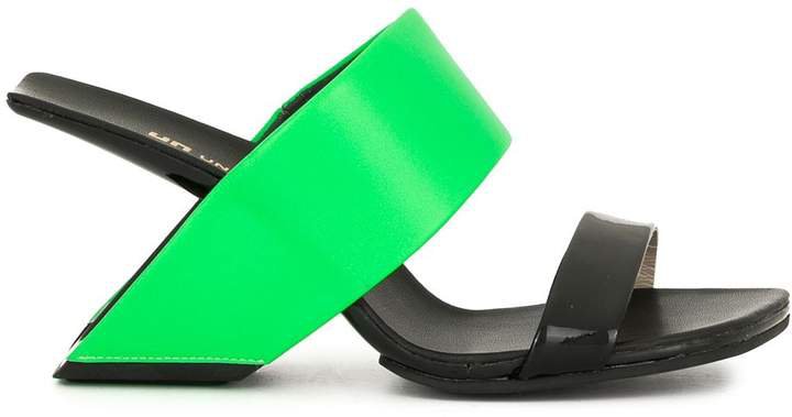 abstract loop sandals