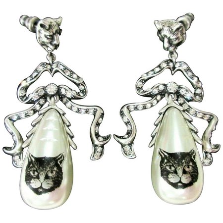 Gucci Signed Cat Panther Head Faux Pearl Bow Runway Drop Earrings Estate Jewelry For Sale at 1stdibs