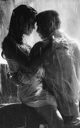 kiss me in the rain: - image #4873203 on Favim.com