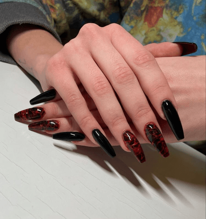 red and black nails