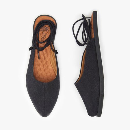 MONO BLACK MULE COM ILHÓS – Insecta Shoes