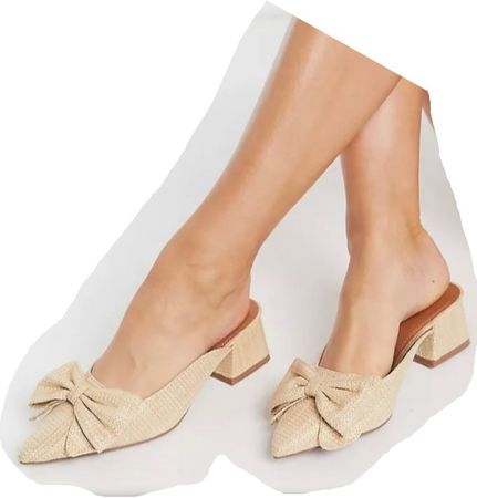 beige shoe with bow