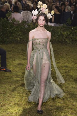 Christian Dior Spring 2017 Couture Collection - Vogue