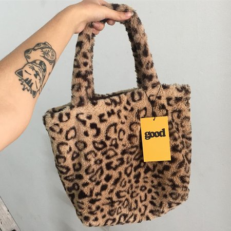 ❤️💛💚THRIFT STORE💙💜💗 sur Instagram : 💖Fuzzy leopard print bag 💖