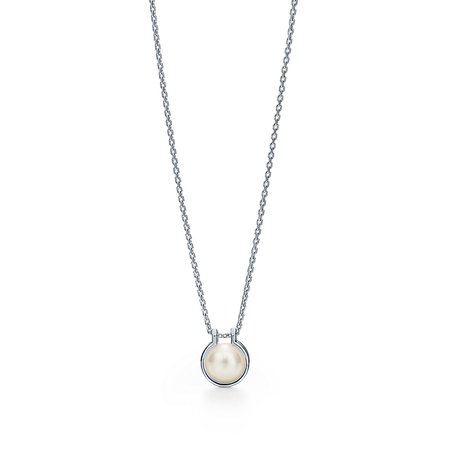 Tiffany HardWear freshwater pearl link pendant in sterling silver. | Tiffany & Co.
