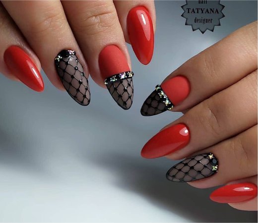 Red / Black nails