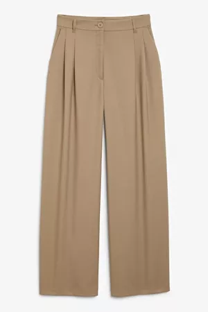 Wide leg pleated trousers - Taupe brown - Trousers & shorts - Monki WW