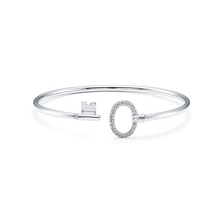 Tiffany Keys wire oval bracelet in 18k white gold with pavé diamonds, medium. | Tiffany & Co.