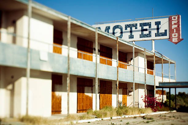 abandoned-motel-picture-id182197684 (612×408)