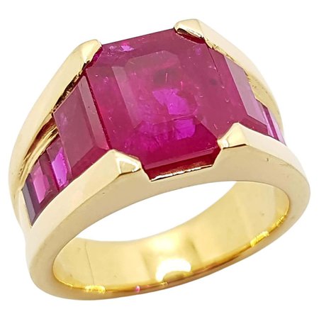 Emerald Cut Ruby Ring Set in 18 Karat Gold Settings For Sale at 1stDibs