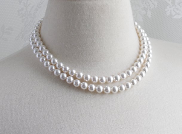 Beautifully Designed Catchy White Pearl Necklace