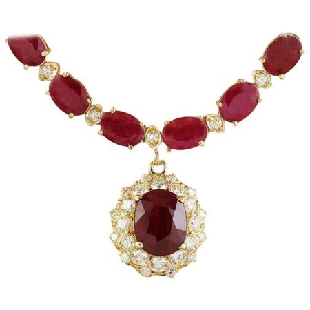 Impressive Diamond 18 Karat Yellow Gold Ruby Pendant Necklace for Her For Sale at 1stDibs