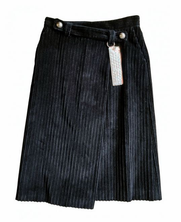 black fold long skirt