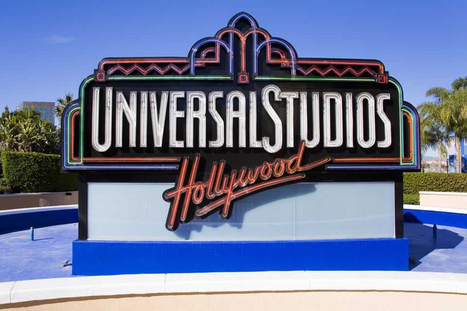 https://www.tripsavvy.com/thmb/1IBy46uLpVtE9WEcdbe6H2cZKp8=/960x0/filters:no_upscale():max_bytes(150000):strip_icc()/universal-studios-sign-at-universal-studios-hollywood--148901790-5ab7ffaaa474be0019c7bd73.jpg