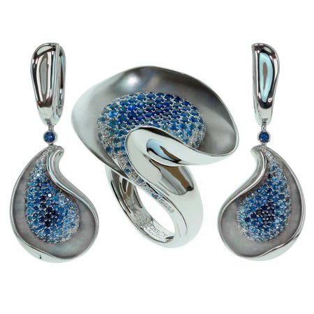 Diamond Blue Sapphire 18 Karat White Gold Ring Earrings Suite For Sale at 1stDibs