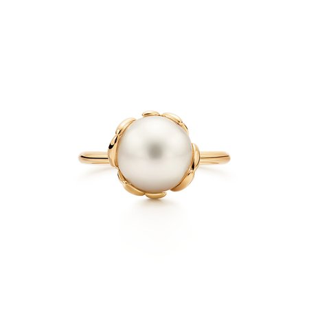 Paloma Picasso® Olive Leaf ring in 18k gold with a freshwater cultured pearl. | Tiffany & Co.