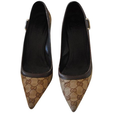 Gucci Textile GG logo Gold Tone Hardware Decollete For Sale at 1stdibs