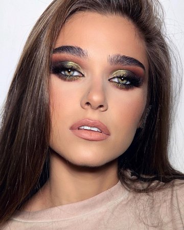 Malvina Isfan Makeup Artist sur Instagram : The holidays are closing in and the new year is just around the corner. I guess these last few days are the ones we reflect on 2019. What…