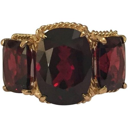Preowned Three Stone Garnet Ring With Gold Rope Twist Border
