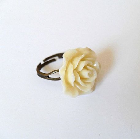 Ivory Cream Gothic Rose Ring