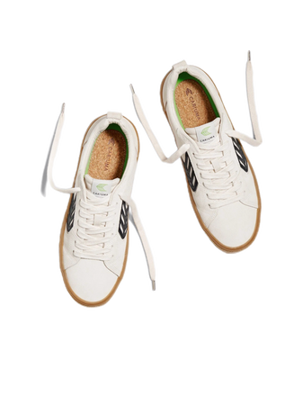 Cariuma white black vegan sustainable sneakers shoes