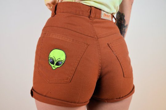 alien shorts