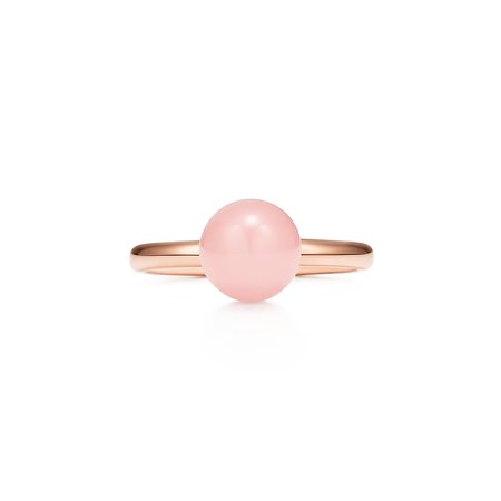 Tiffany HardWear ball ring in 18k rose gold with a pink quartz. | Tiffany & Co.