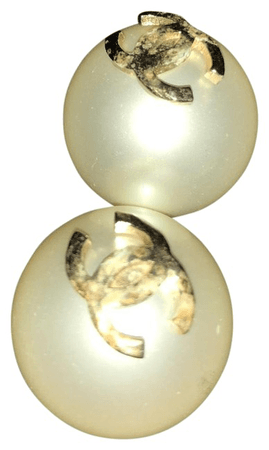 chanel - pearl earrings