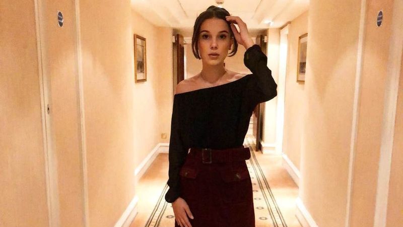 Millie Bobby Brown shows a strange sign in many photos. What does it mean? | theArkatech.com