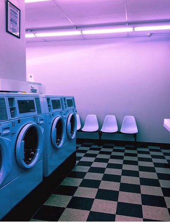 This laundromat used to be by my house, but it closed last week : VaporwaveAesthetics