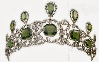 The Royal Order of Sartorial Splendor: Tiara Thursday: Archduchess Isabella's Peridot and Diamond Tiara