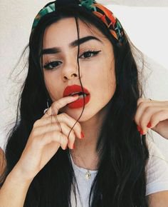 Red Lips Makeup