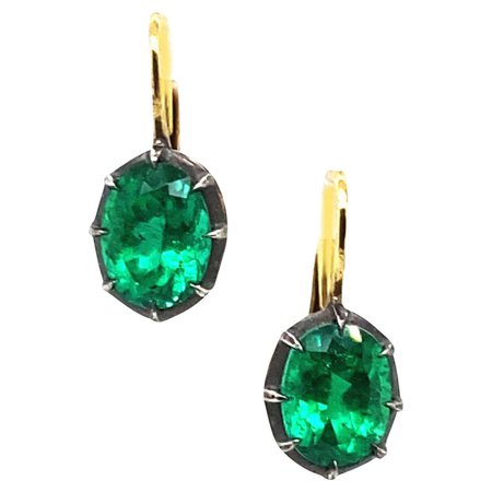 Fred Leighton Colombian Emerald and 18 Karat Yellow Gold Drop Earrings For Sale at 1stDibs