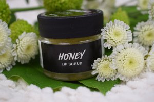 Honey Lip Scrub – Lush Review