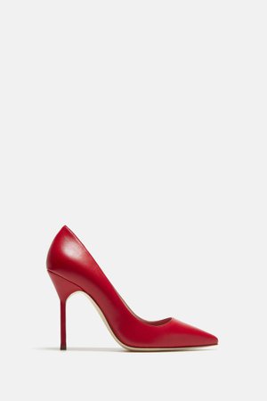 Carolina Herrera, Red leather pumps