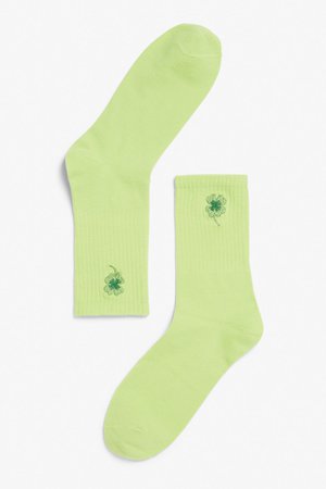 Statement sporty socks with clover motif - Light green with clover - Monki WW