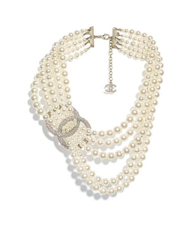 pearl necklace Chanel