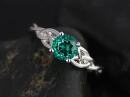 emerald celtic ring - Google Search