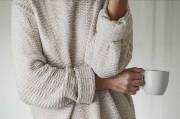 klq9zf-l-610x610-sweater-cozy-oversized+sweater-tumblr-white-comfy-comfy+outfits.jpg (610×405)
