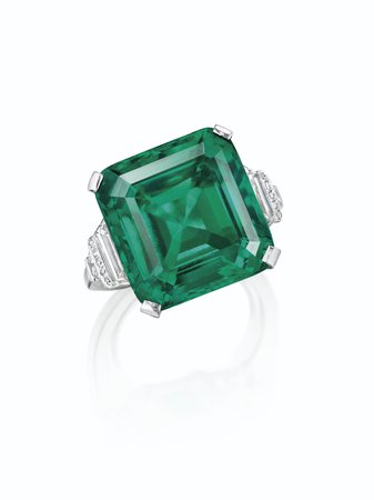 2017_NYR_14760_0126_001(the_rockefeller_emerald_a_rare_and_historic_emerald_and_diamond_ring_b).jpg (2396×3200)