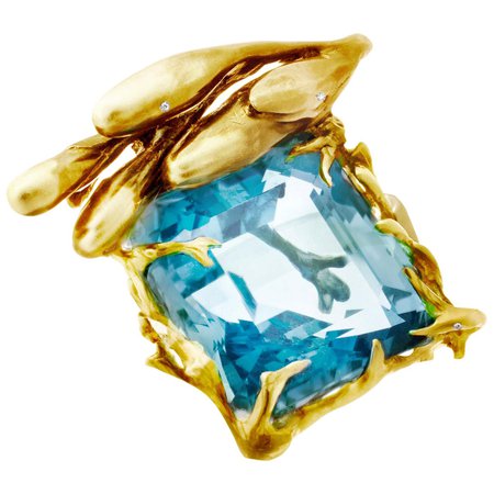 18 Karat Yellow Gold Cabochon Aquamarine Diamond Pendant Necklace For Sale at 1stDibs