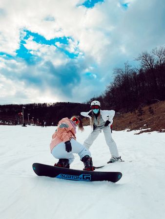 snowboarding pic | Snowboard girl, Snowboarding pictures, Girls ski trip