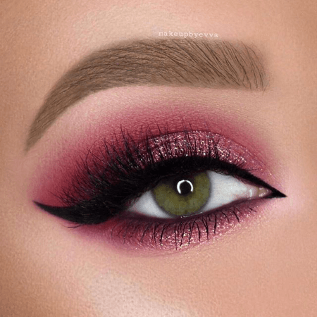 Pink/black eyeshadow
