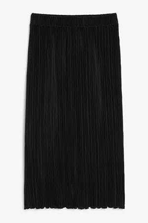 Pleated midi skirt - Black - Midi skirts - Monki WW