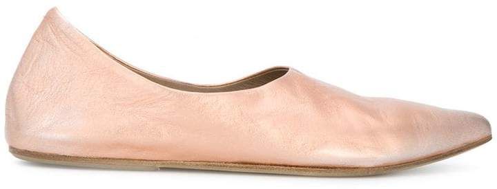 pointed toe ballerina pumps