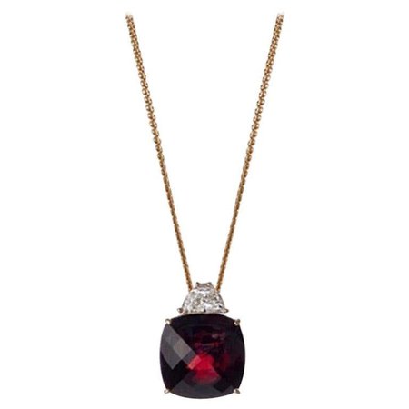 18 Karat Yellow Gold Pendant Necklace with 13.86 Carat Red Garnet and Diamond For Sale at 1stDibs