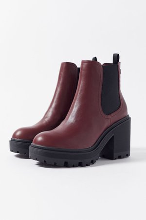 UO Chloe Chelsea Boot | Urban Outfitters