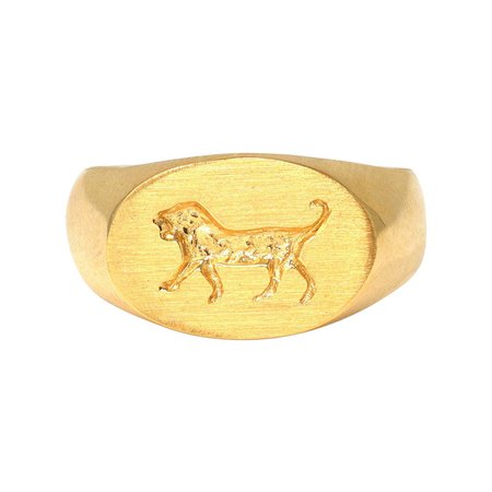 Indented Ancient Lion Revival Signet Ring in 18 Karat Yellow Gold For Sale at 1stDibs