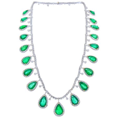 50.34 Carat Total Pear Shaped Emerald and Diamond Necklace in 18 Karat Gold For Sale at 1stDibs