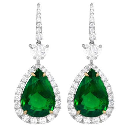 GIA Certified Pair of Green Emerald Drop Earrings with 15.34 Carat of Emeralds For Sale at 1stDibs